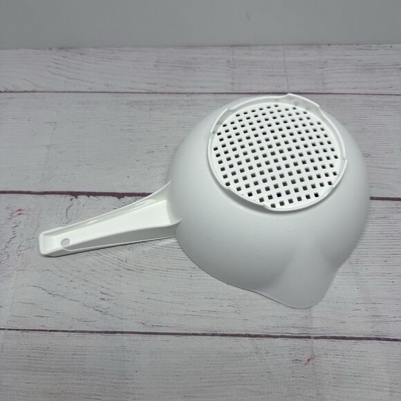 Vintage Tupperware Colander Small 1 Quart Strainer with Handle 1200 White - Picture 4 of 5